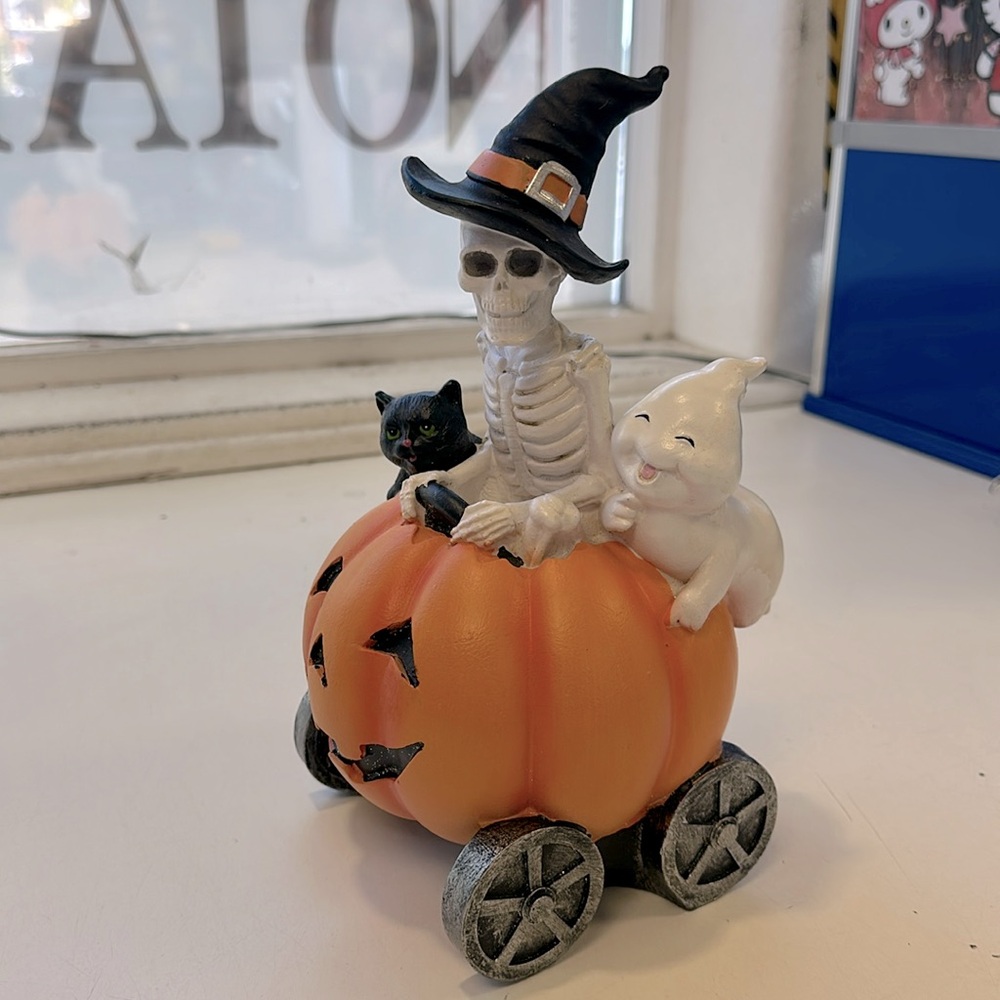 Skeleton Driving Pumpkin & friends 🎃